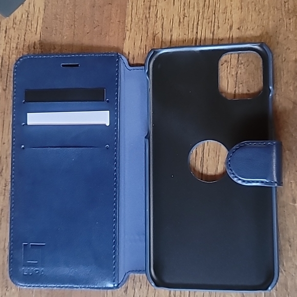 Phone case - Picture 3 of 6